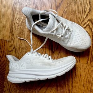Hoka Clifton 9 - men’s 8.5. I wore it as a women’s 10
